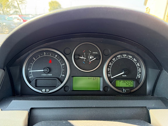Land Rover Discovery 12 of 27