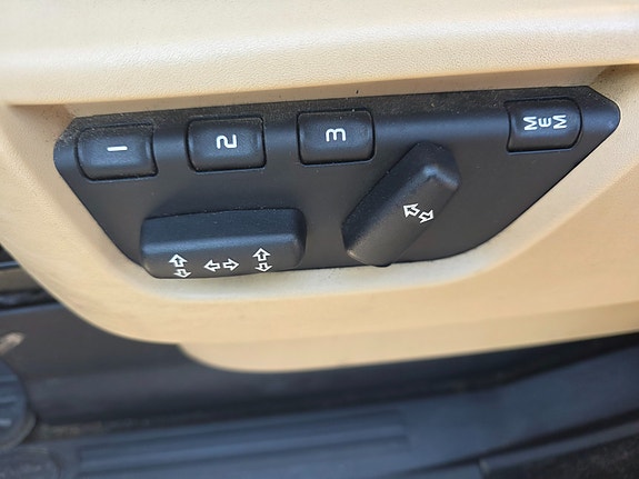 Land Rover Discovery 14 of 27