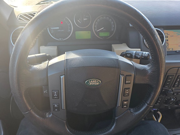 Land Rover Discovery 16 of 27
