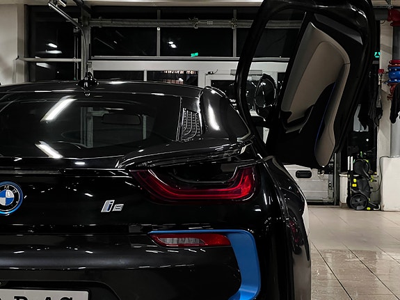BMW i8 13 of 30