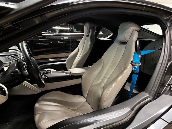 BMW i8 16 of 30