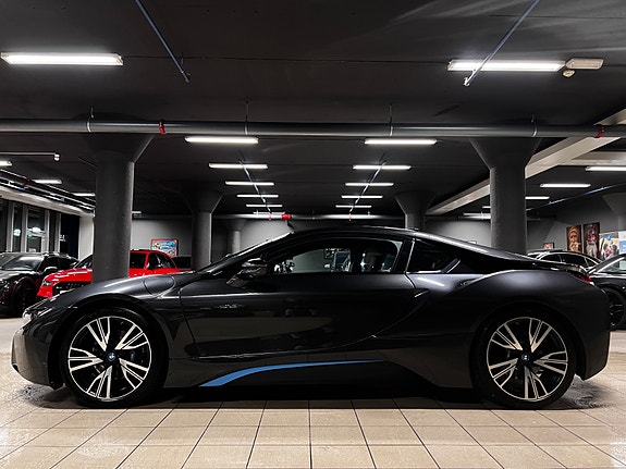 BMW i8 2 of 30
