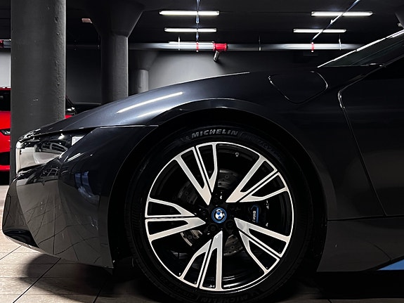 BMW i8 12 of 30