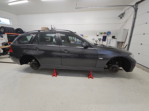 BMW 320d 2 of 30