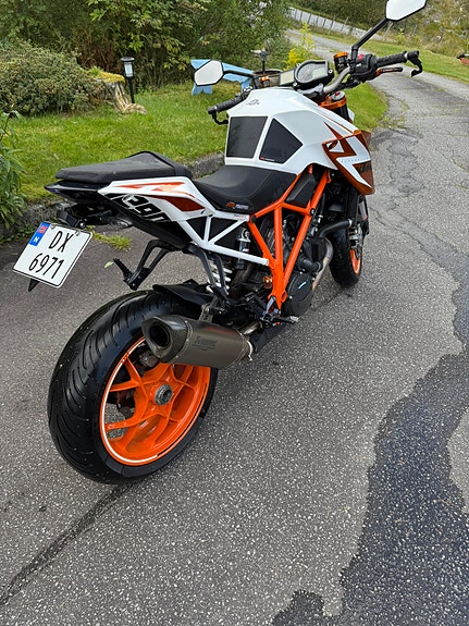 KTM 1290 Super Duke R 4 of 8