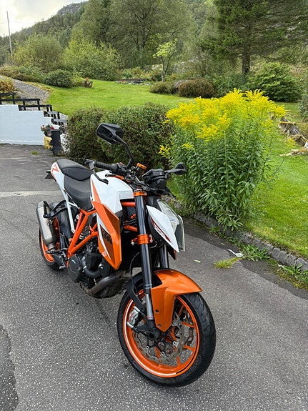 KTM 1290 Super Duke R 2 of 8