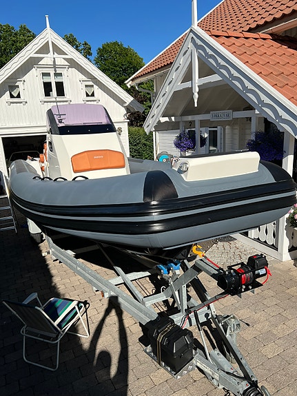 BRIG Eagle 8 2020 med 300 hk/ kun 240 timer. Tiki henger m/elektrisk vinsj 2 of 30