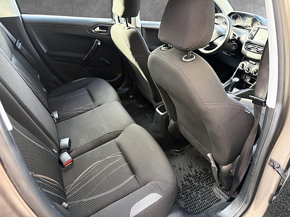 Peugeot 208 17 of 24