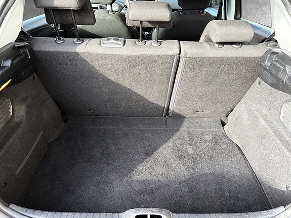 Peugeot 208 24 of 24