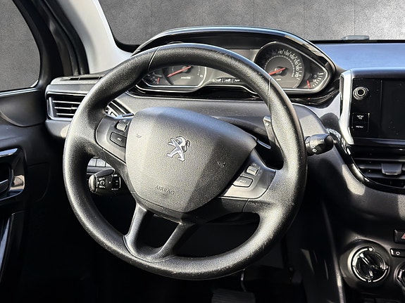 Peugeot 208 21 of 24
