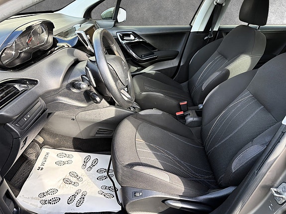 Peugeot 208 14 of 24