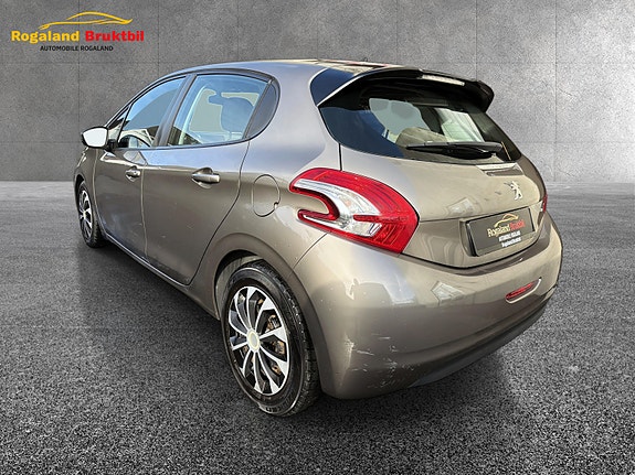 Peugeot 208 7 of 24