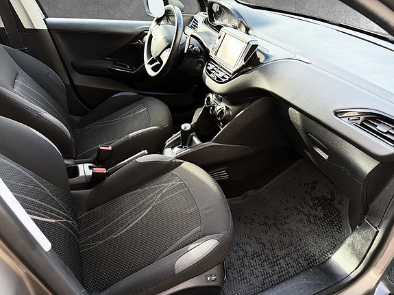 Peugeot 208 20 of 24