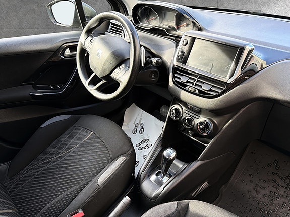 Peugeot 208 23 of 24