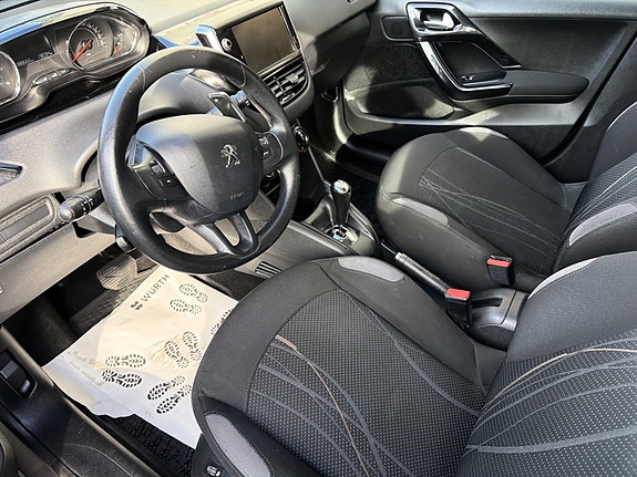 Peugeot 208 11 of 24