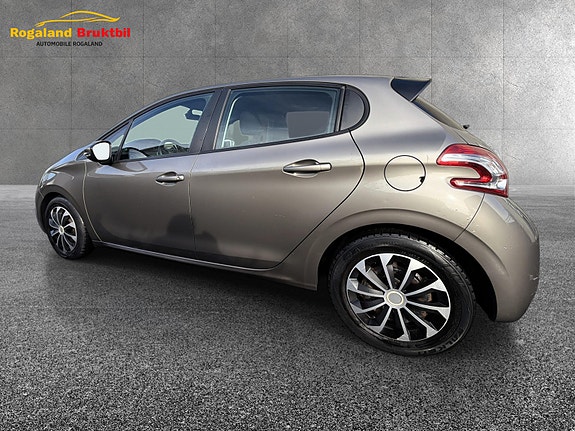 Peugeot 208 5 of 24