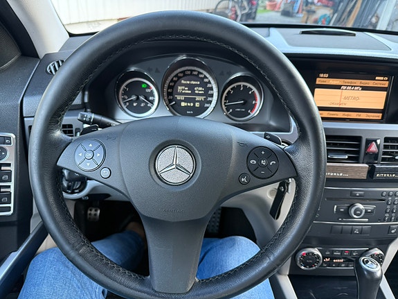 Mercedes-Benz GLK220 3 of 30