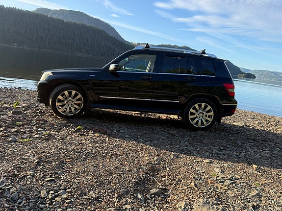 Mercedes-Benz GLK220 2 of 30