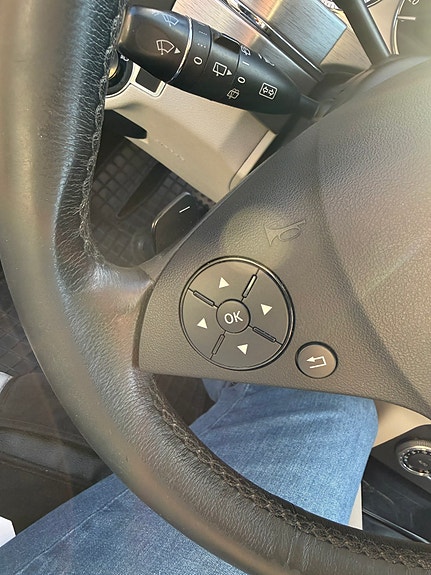 Mercedes-Benz GLK220 11 of 30