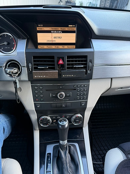 Mercedes-Benz GLK220 4 of 30