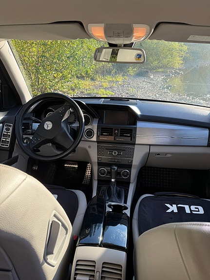 Mercedes-Benz GLK220 15 of 30