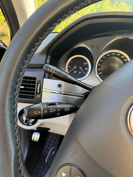 Mercedes-Benz GLK220 10 of 30