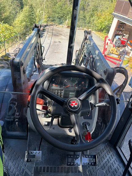 Massey Ferguson 4245 7 of 10