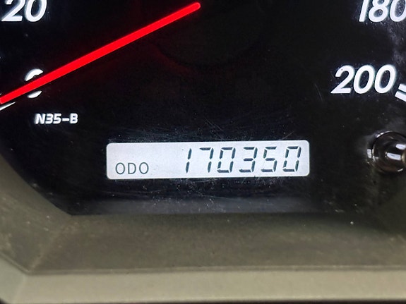 Toyota HiLux 14 of 28