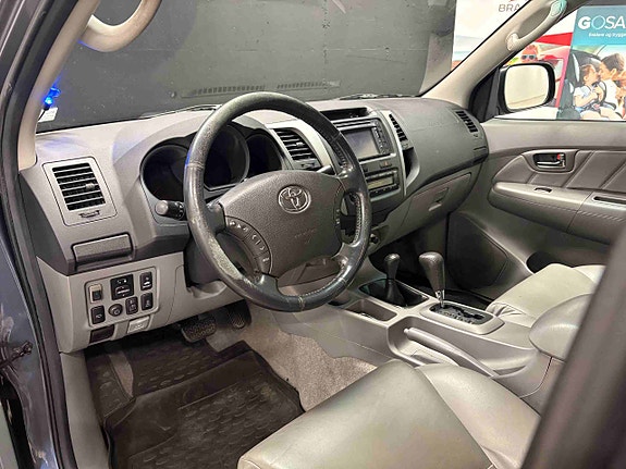 Toyota HiLux 9 of 28