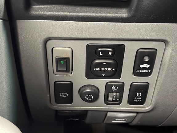 Toyota HiLux 21 of 28