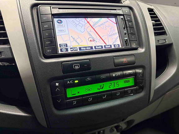 Toyota HiLux 15 of 28