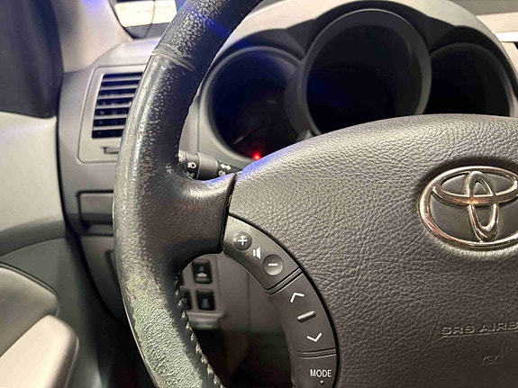 Toyota HiLux 12 of 28