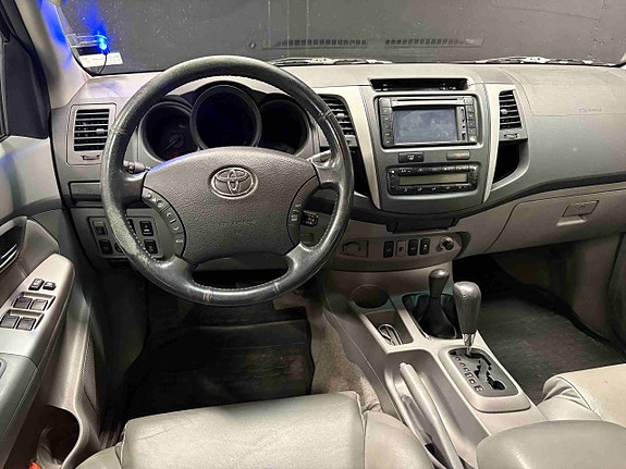 Toyota HiLux 10 of 28