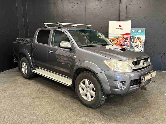 Toyota HiLux 2 of 28