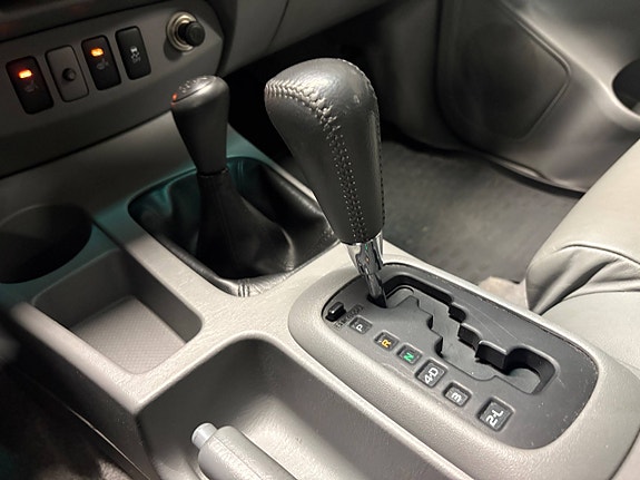 Toyota HiLux 25 of 28