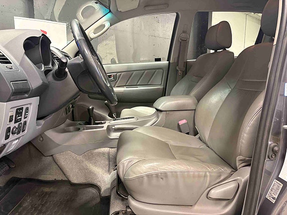 Toyota HiLux 27 of 28
