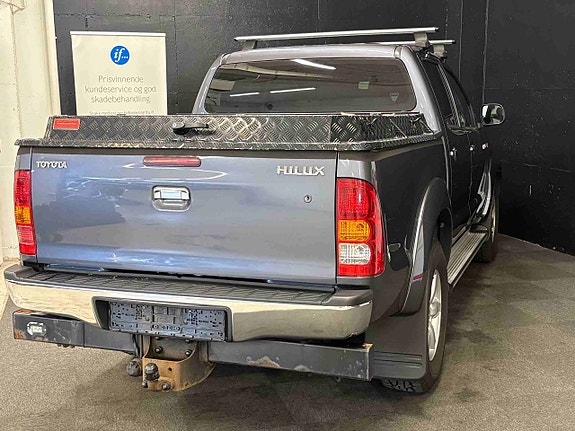 Toyota HiLux 7 of 28