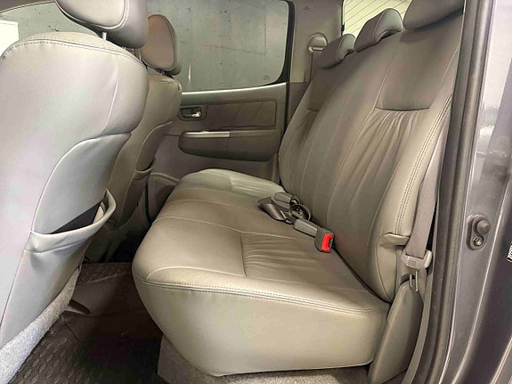 Toyota HiLux 28 of 28