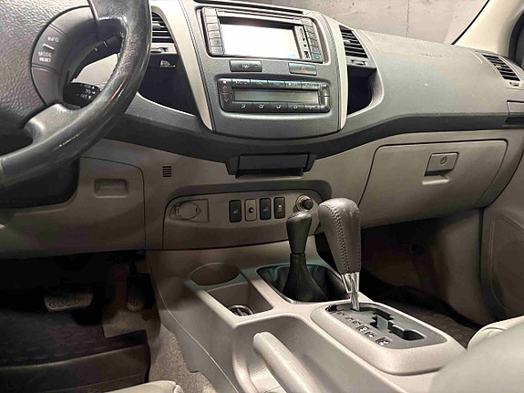 Toyota HiLux 22 of 28