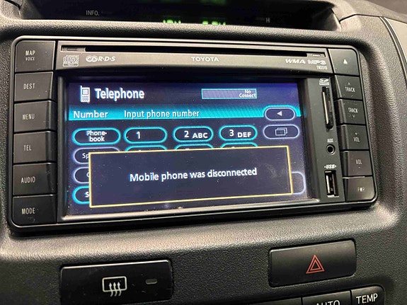 Toyota HiLux 19 of 28