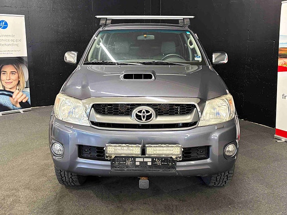 Toyota HiLux 3 of 28