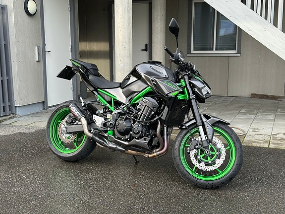 Kawasaki Z 900 3 of 13