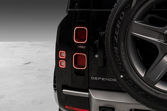 Land Rover Defender 110 9 of 26