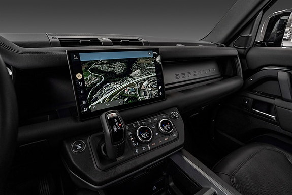 Land Rover Defender 110 13 of 26