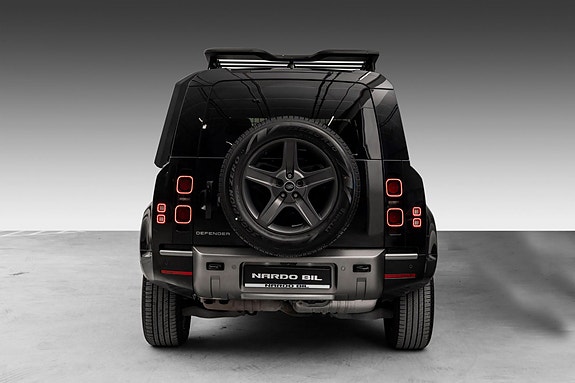 Land Rover Defender 110 8 of 26