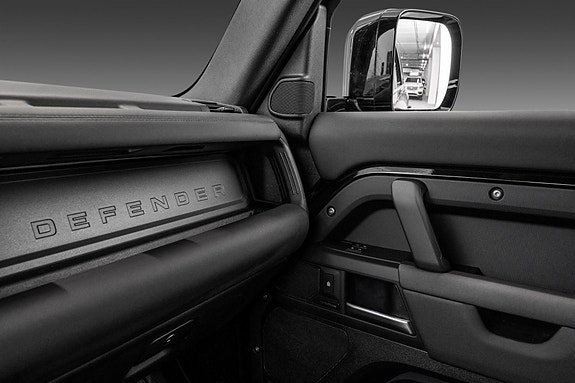 Land Rover Defender 110 18 of 26