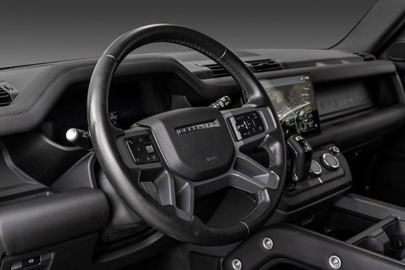 Land Rover Defender 110 20 of 26