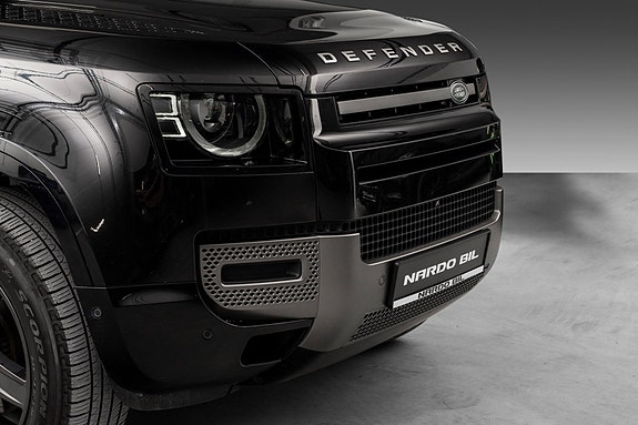 Land Rover Defender 110 2 of 26