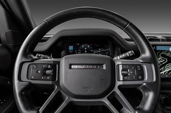 Land Rover Defender 110 11 of 26