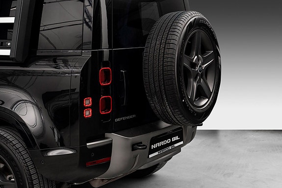 Land Rover Defender 110 6 of 26